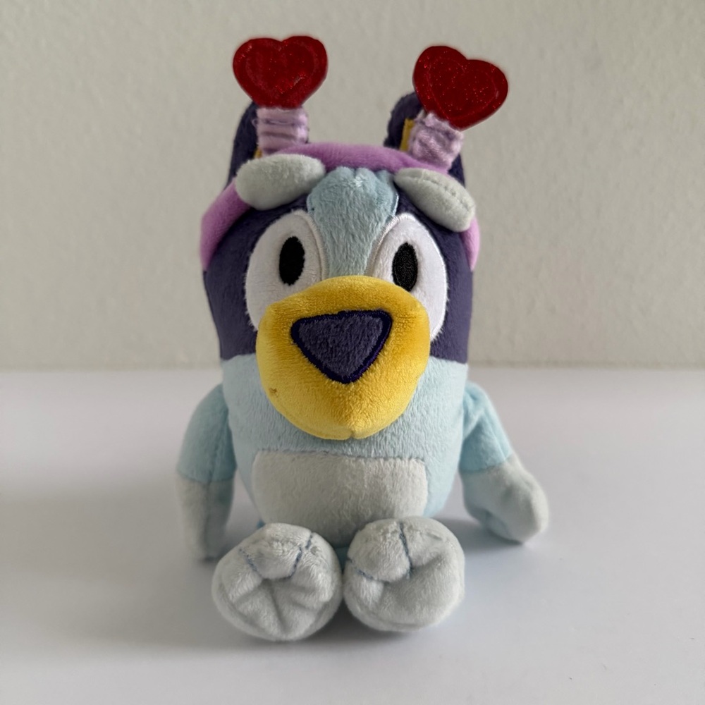 Bluey Friends Smoochy Kiss Valentines Day Plush 8" NWOT